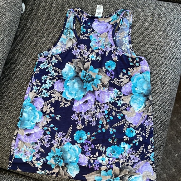Floral Tank - Picture 3 of 3